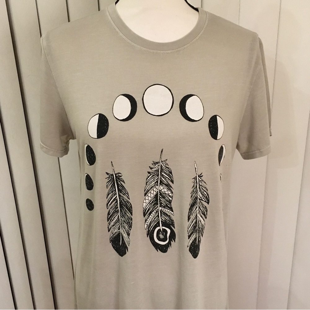 Mumu mellow loose, fit cream color, short sleeve T-shirt,feather, Indian design